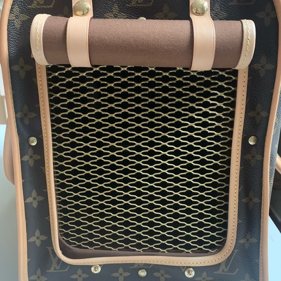 Beautiful Louis Vuitton Dog Carrier 50. Only used once. 19.5L x 9W x 13H. - Picture 3 of 10